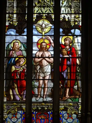 Vitrail baie 0 : Baptême du Christ dans la Cathédrale Saint-Jean de Saint-Jean-de-Maurienne