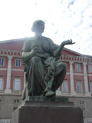 Statue de la Jurisprudence à Chambéry